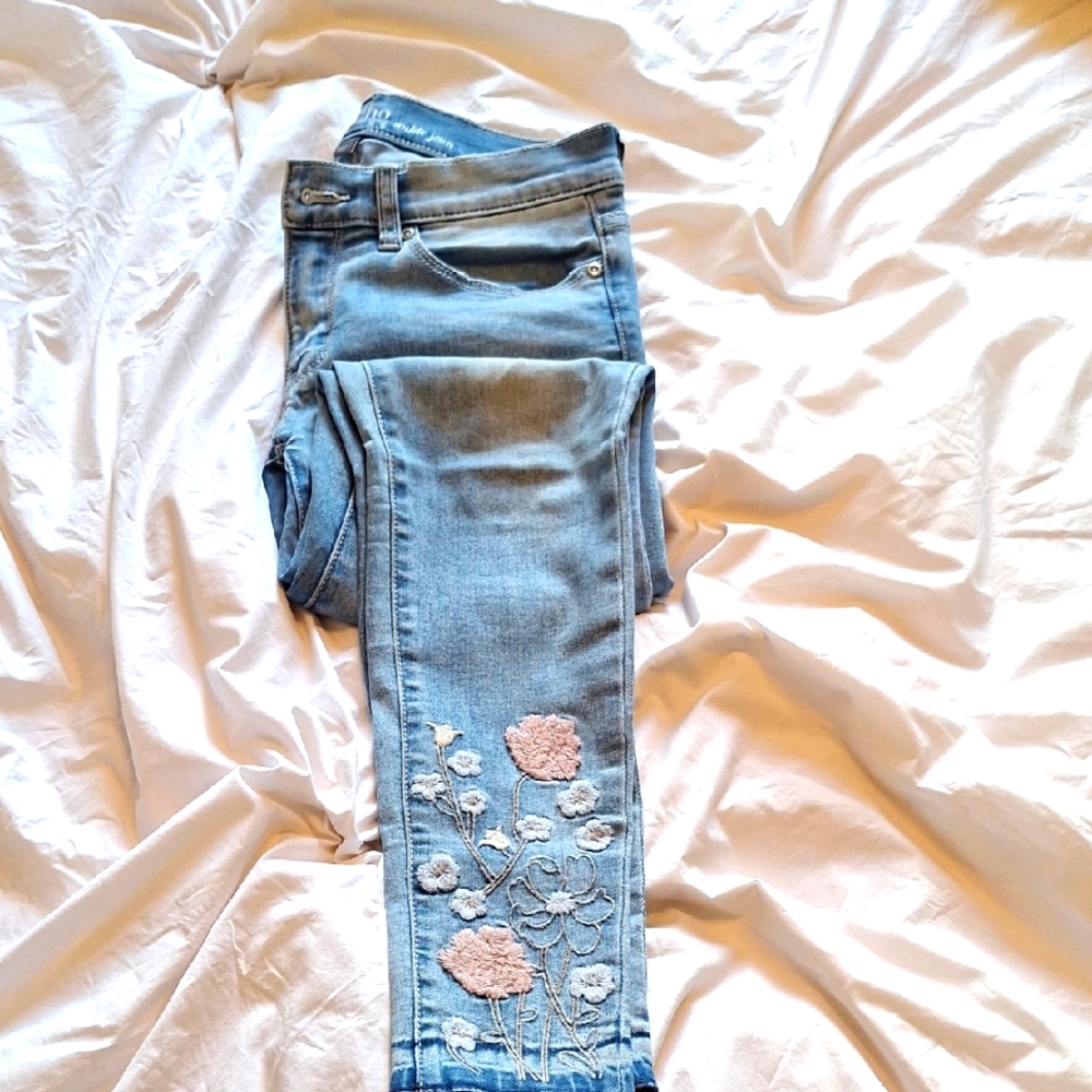 New York & Company Blue Embroidery Ankle Jeans